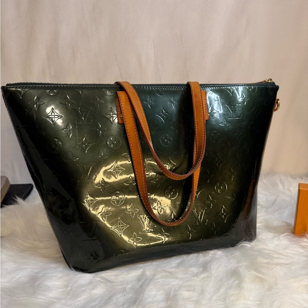 LOUIS VUITTON VERNIS BELLEVEU DARK GREEN BAG - Picture 5 of 14